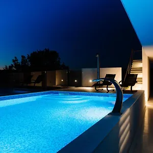Lena Luxury Apartment