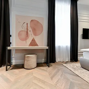 Three Pearls Deluxe & Apartment